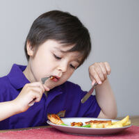 Once trucos para que los niños coman pescado y les encante 