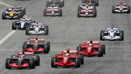 Kimi Raikkonen ve un duelo Ferrari-McLaren por el título de 2008