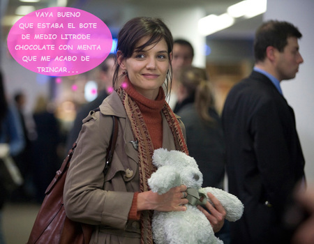 Katie Holmes se lame las heridas como todas las demás: ¡a base de helado!
