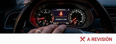 Te has puesto el cinturón de seguridad, pero el testigo del cuadro dice que lo llevas desabrochado. Tu coche no se ha vuelto loco: hay una explicación 