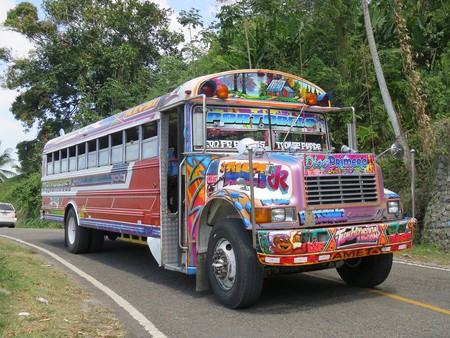 Los Diablos Rojos: así convirtió Panamá los autobuses escolares estadounidenses en su seña de identidad