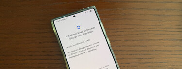 Samsung desatasca por fin las actualizaciones de sistema de Google Play: los Galaxy con One UI 8 ya tienen disponible la de enero 
