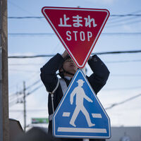 En Japón han cambiado las señales de STOP de todo el país porque los extranjeros las confunden y provocan accidentes