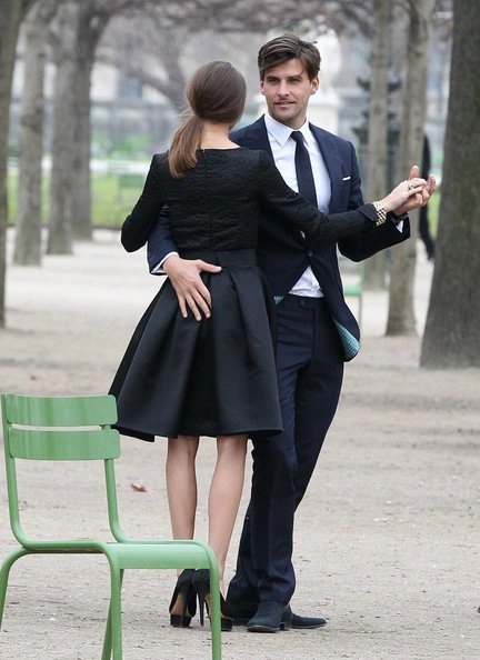 ¿Qué hacen Johannes Huebl y Olivia Palermo bailando en medio de París?