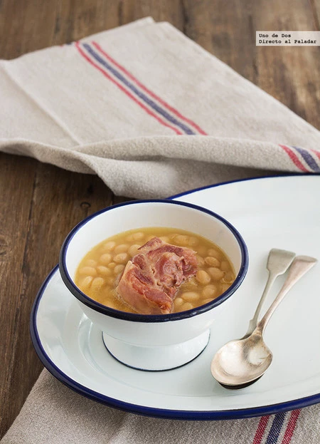 Fabes "cena del cura" con lacón, una receta asturiano-gallega