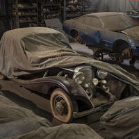 La colección de coches mejor guardada del mundo sale a subasta: nadie la ha tocado desde que murió su dueño hace más de 20 años