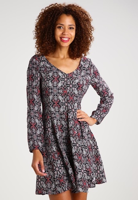 60% de descuento en el vestido informal de Springfield, ahora por 10,80 euros en Zalando