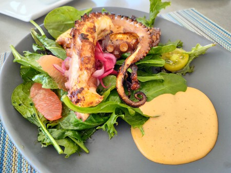 El secreto mejor guardado de Jalisco: visité un hotel boutique junto al mar con masajes, clases de mixología y carta de almohadas