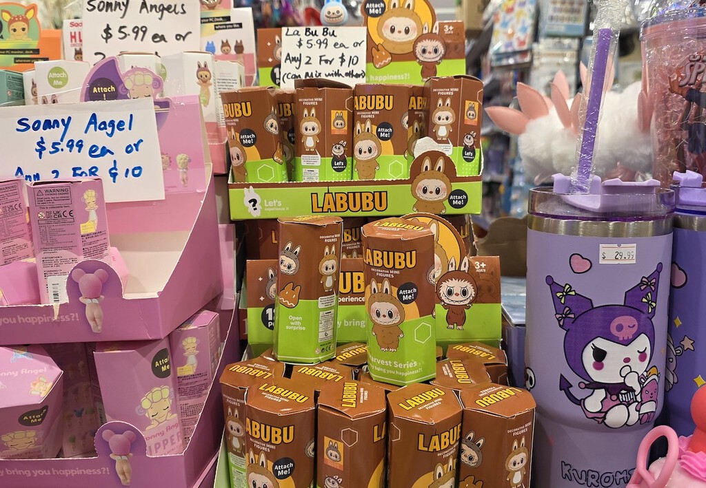 La moda de los Labubu tiene un efecto inesperado: la Generación Z está descubriendo lo divertido que es comprar a ciegas 