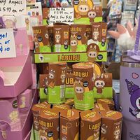 Las cajas cerradas con juguetes y figuras arrasan en ventas: una estrategia novedosa para un negocio perfecto