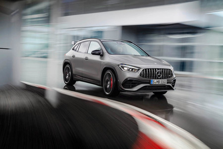 Nuevo Mercedes-AMG GLA 45: la versión radical del SUV compacto es ahora más bestia, con hasta 421 CV