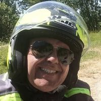 Un motero ha muerto por intentar hacerse un selfie con un oso en mitad de una ruta. Y es un manual de lo que nunca se debe hacer 