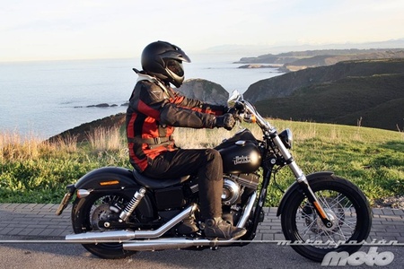 Harley Davidson DYNA Street Bob, prueba (conducción en ciudad y carretera)