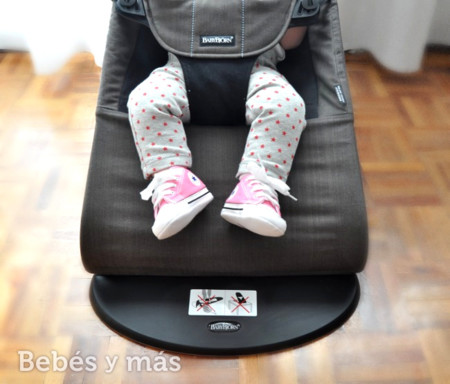 Probamos la hamaca de Babybjörn: juego, relax y descanso todo en uno