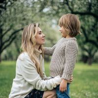 Adiós al "bien" a secas: siete preguntas diferentes que puedes hacer a tu hijo después del cole para saber cómo le fue