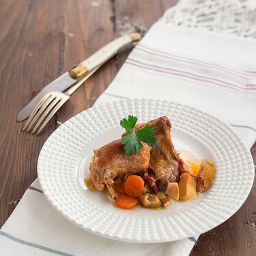 Conejo con setas, guisado a la cerveza: una receta fácil y saludable
