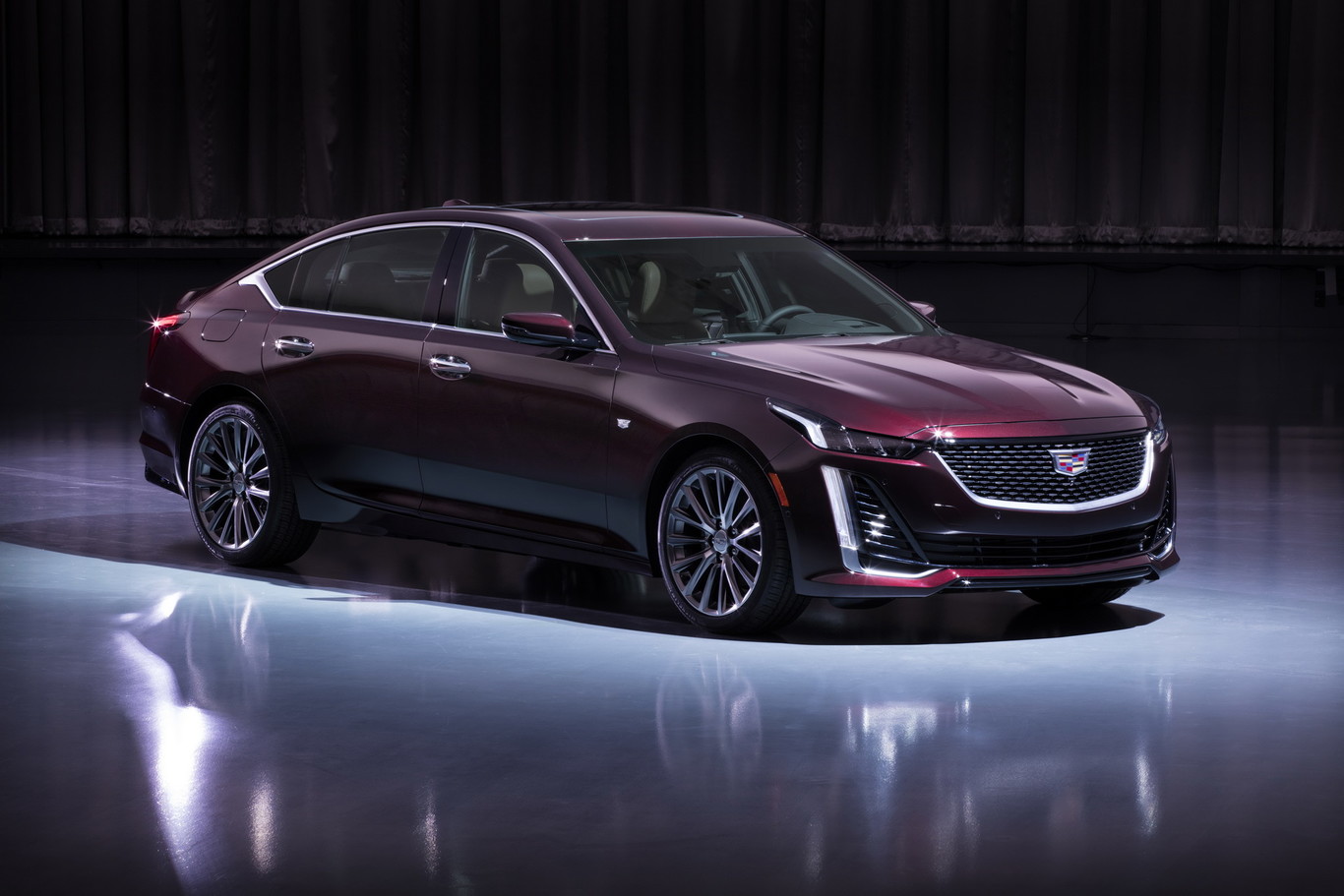 El Cadillac CT5 quiere ser tu 'full size' al precio de un BMW Serie 3