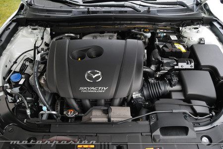 Mazda3 2013 Luxury AT