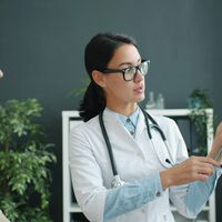 Los trabajadores podrán exigir a la empresa un examen médico tras volver de una baja: la ley de prevención de riesgos