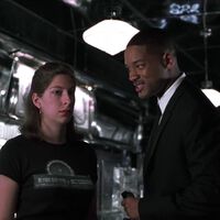 ¿Te diste cuenta? El desneuralizador cambia vidas y esta camarera olvidable de Men in Black 2 es el mejor ejemplo 