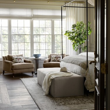 Cinco ideas creativas para organizar los bolsos en poco espacio y hacer del armario una 'boutique' privada de lujo