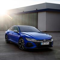 El Volkswagen Arteon R quiere ser la pesadilla del Stinger: opción a dos carrocerías y 320 hp