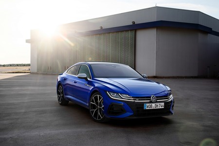 El Volkswagen Arteon R quiere ser la pesadilla del Stinger: opción a dos carrocerías y 320 hp