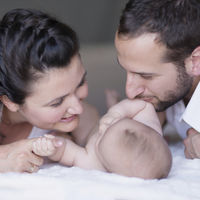 Los bebés duermen mejor cuando ambos padres se involucran en su cuidado