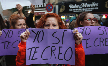 Dos años y un día de cárcel para el hombre que difundió en Twitter una foto de la víctima de La Manada
