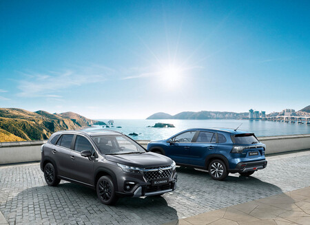 Suzuki S-Cross 2022 de color gris y azul