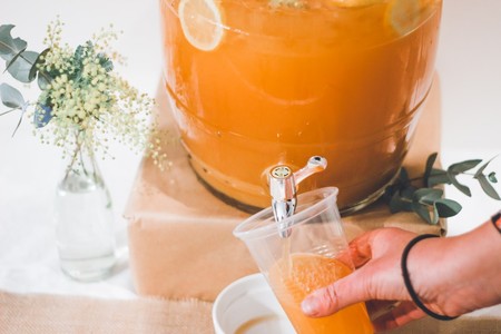 Un zumo no es mejor que una fruta entera, ni siquiera justificándolo con flavolonas y carotenos