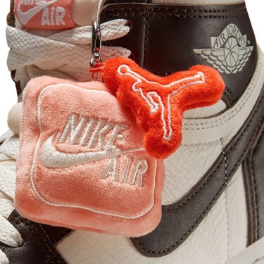 Las Air Jordan 1 de Nike toman un giro clásico con los colores ideales para el otoño: una buena dosis de tonos marrón para tus looks de temporada 