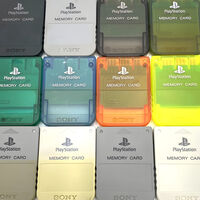 Hace treinta años, las tarjetas de memoria de la PS1 tenían una capacidad de 128 KB. Hoy, no podrían contener uno de los dedos del pie de Kratos 