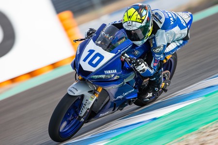 El riojano Unai Orradre hace historia a sus 16 años ganando su primera carrera de Supersport 300 en Jerez