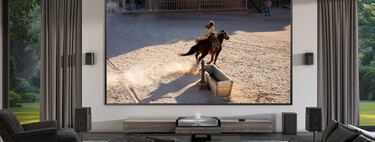 El nuevo proyector láser 4K de Hisense promete cine y videojuegos en hasta 200 pulgadas. Y tiene sistema de sonido integrado