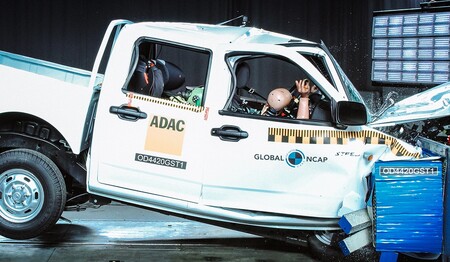 Los fabricantes siguen vendiendo coches sin airbags y de cero estrellas en África: el último, una pick-up de Great Wall