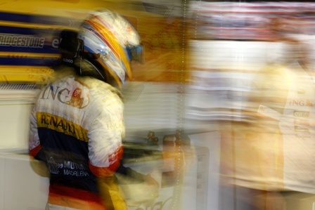 Fernando Alonso cree que tocará sufrir con el Renault en Monza