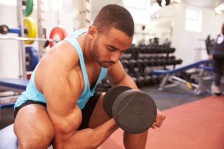 ¿Afecta la duración de las repeticiones en la hipertrofia muscular?