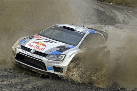 Rally de Gales 2013: Sébastien Ogier amplía su ventaja