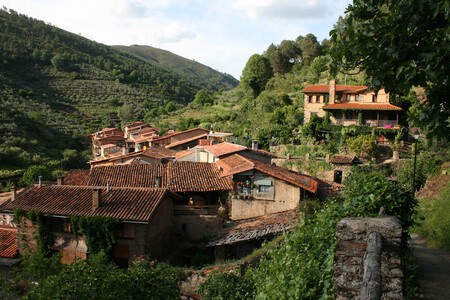Pueblo Cascada Bonito Escapada Otono Caceres Espana Cerca