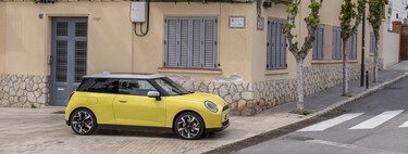 Probamos el MINI Cooper SE: tan especial como siempre, pero ahora listo para ser uno de los eléctricos urbanos más vendidos por méritos propios
