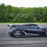 El Koenigsegg One:1 rompe récord de velocidad de VMAX200... ¡tres veces!