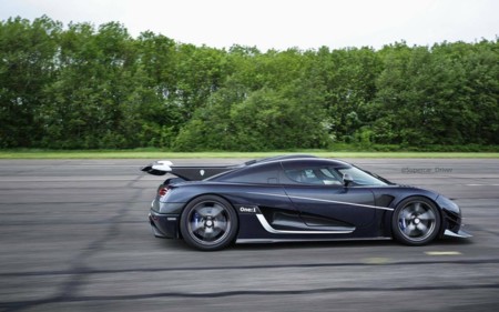 El Koenigsegg One:1 rompe récord de velocidad de VMAX200... ¡tres veces!