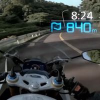 ¡Futurista! SHOEI ha lanzado el primer casco de serie con HUD incorporado, y solo es un poco más caro 