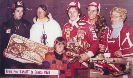 Gilles Villeneuve, vencedor del GP de Canadá 1978, junto a su hijo Jacques