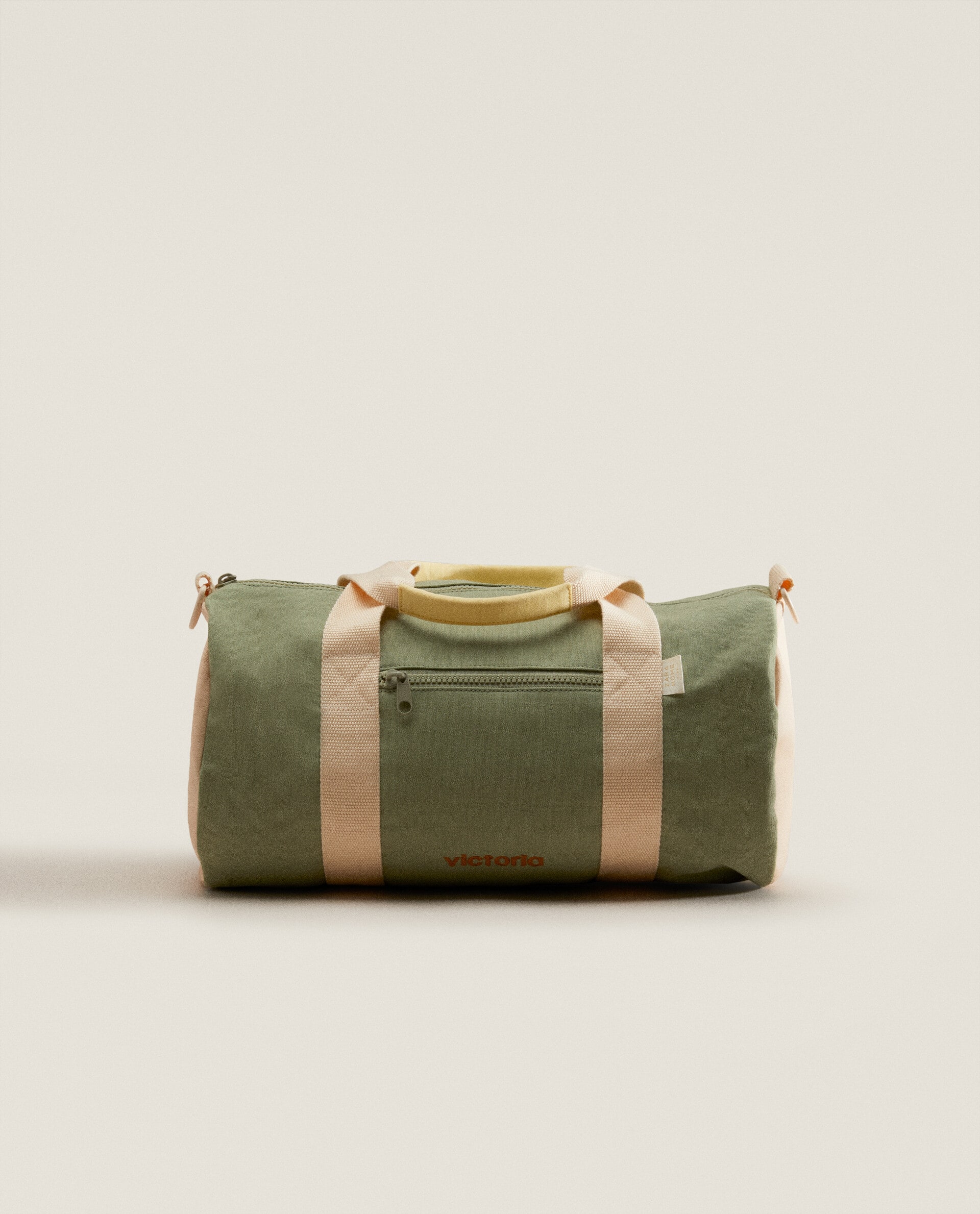 Bolso formato bowling multicolor confeccionado en colaboración con la marca Victoria de algodón 100% de doble asa de mano y asa de hombro ajustable