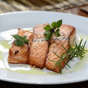 Es una de las freidoras de aire mejor valoradas de Amazon y ha bajado a precio mínimo: perfecta para cocinas pequeñas 