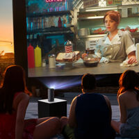 Casi a mitad de precio el proyector con licencia de Netflix que te puedes llevar de vacaciones a cualquier lado