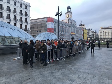 Lo que dijo Ahrendts y lo que ha dicho Cook: las reacciones de Apple frente a la demanda del iPhone X