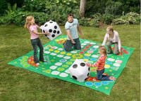 Parchís gigante para jugar al aire libre